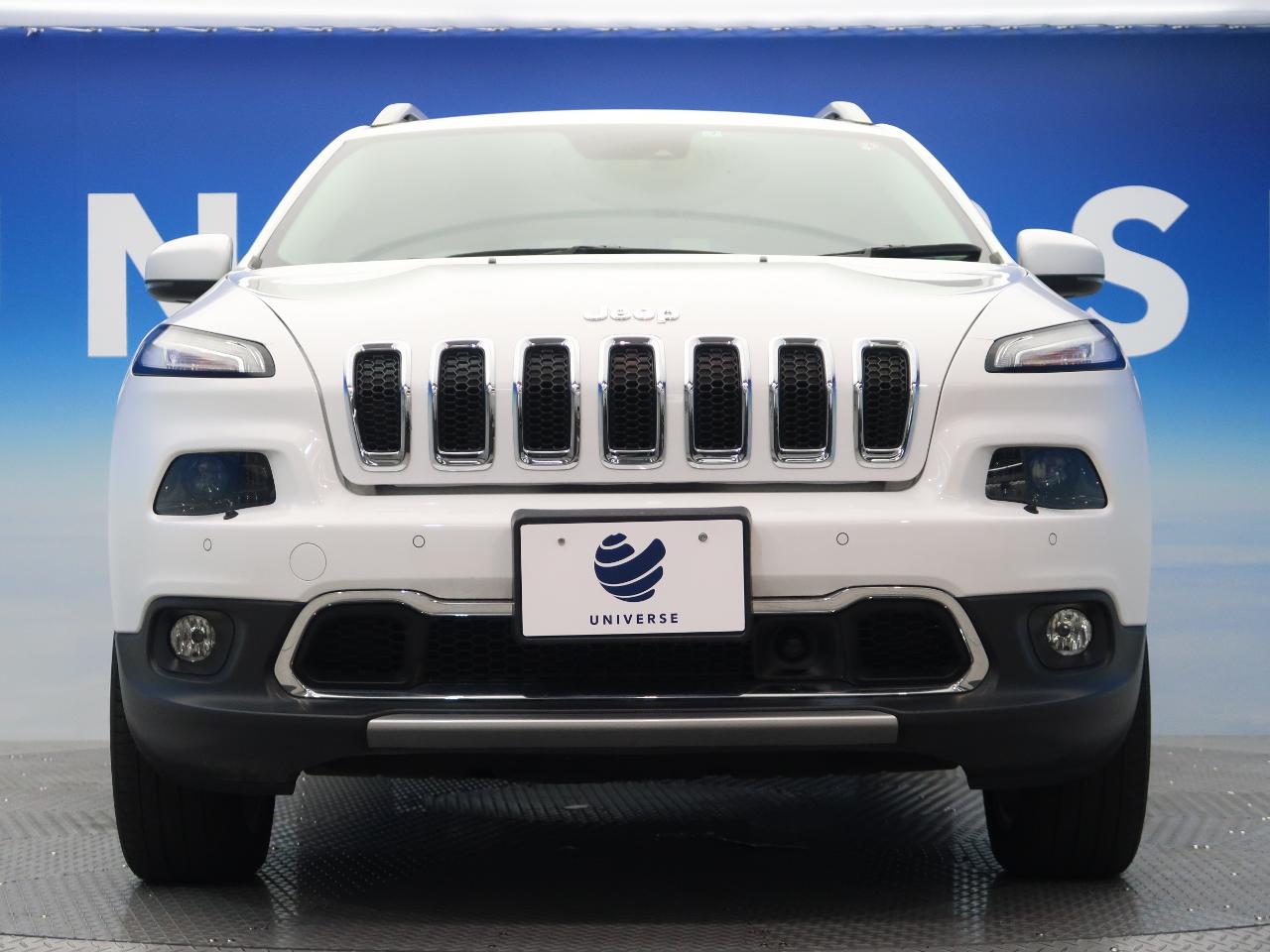 ハイウェイでもオフロードでちゃんと走る SUV。ジープ チェロキーを ...