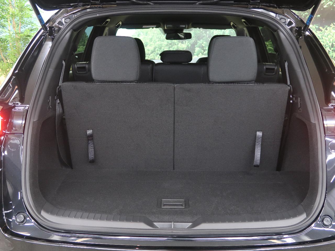 マツダ CX-8 XDとBMW X5 xDrive35d SEの荷室の使い勝手を比較