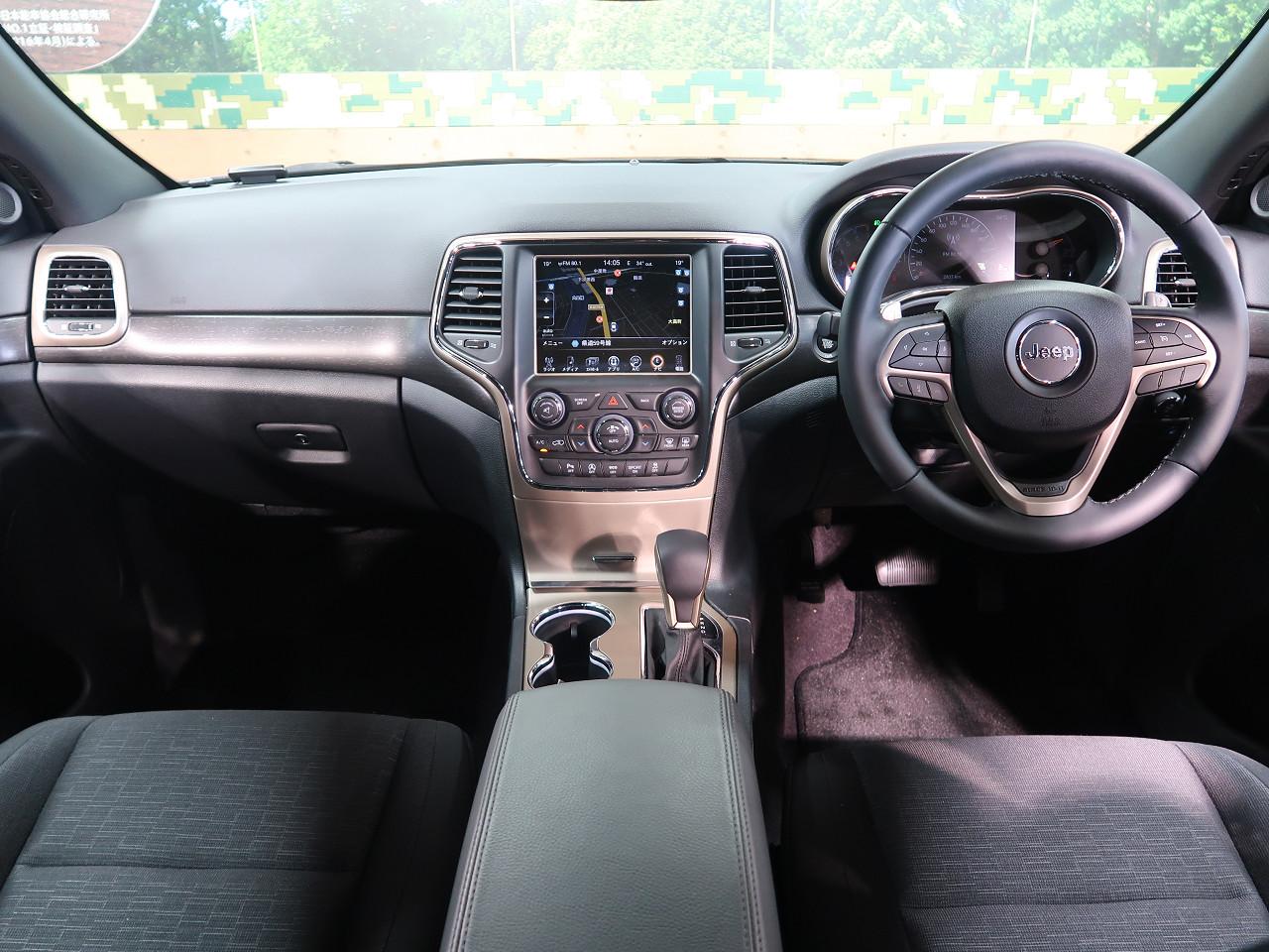 ジープ グランドチェロキーのインテリアの特長＆居住性を比較