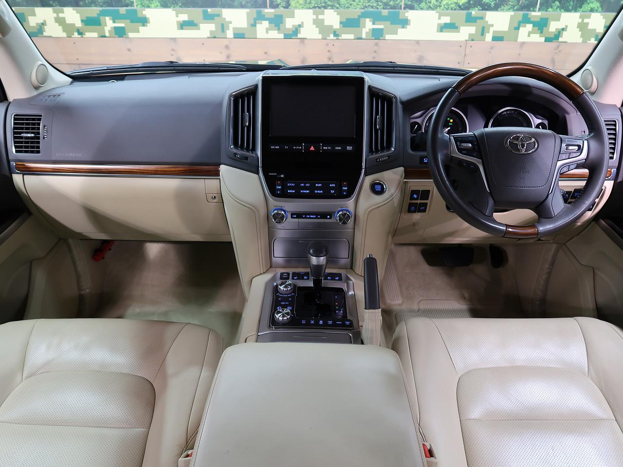 ランドクルーザーの乗り味が特徴的な理由｜SUV LAND